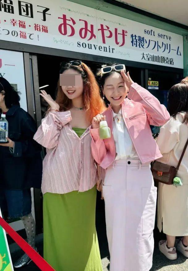 金靖穿搭 产后依旧元气满满