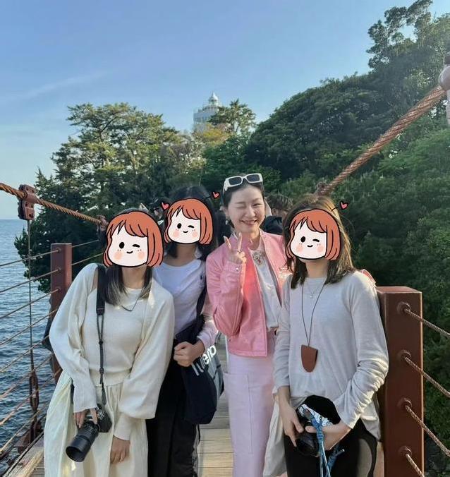 金靖穿搭 产后依旧元气满满