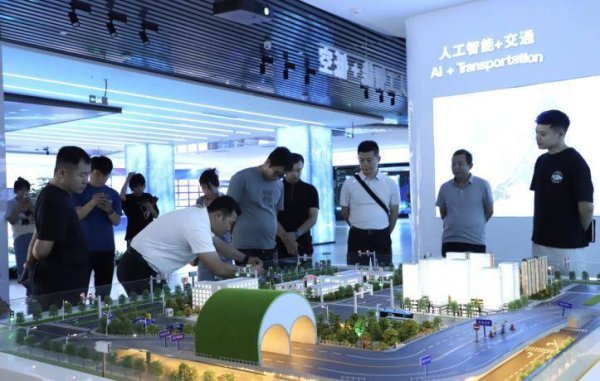 智股策略 科创泉城 智启未来｜网络达人集体“上岛”！解锁济南人工智能“黑科技”
