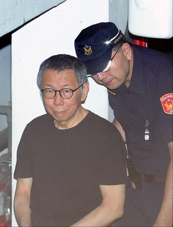 股配所 柯文哲7000万新台币交保仍在筹钱中，小草喊要捐款盼“救阿北”